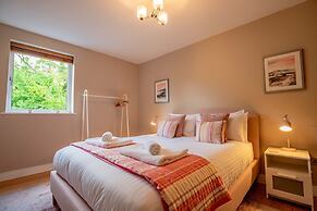 Host Stay Hilltop House