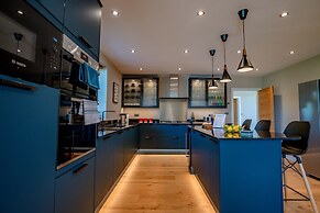 Host Stay Hilltop House