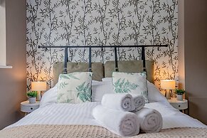 Host Stay Hales Orchard