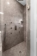 Downtown Houston 3BR Bachelorette Escape