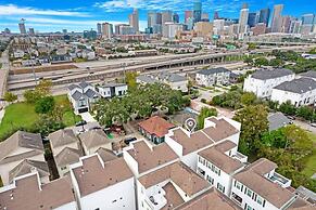 Downtown Houston 3BR Bachelorette Escape