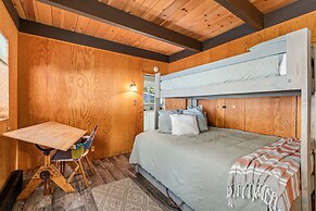 Awesome House Above The Lake/pets Welcome 2 Bedroom Home by Bear Valle