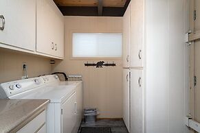 Awesome House Above The Lake/pets Welcome 2 Bedroom Home by Bear Valle