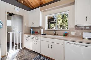 Awesome House Above The Lake/pets Welcome 2 Bedroom Home by Bear Valle