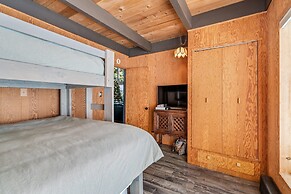 Awesome House Above The Lake/pets Welcome 2 Bedroom Home by Bear Valle