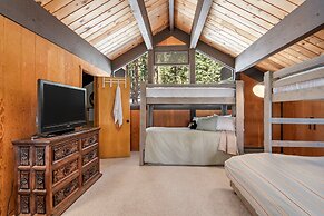 Awesome House Above The Lake/pets Welcome 2 Bedroom Home by Bear Valle