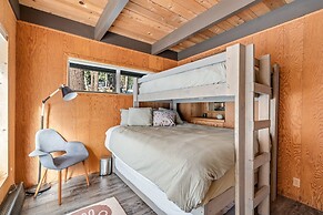 Awesome House Above The Lake/pets Welcome 2 Bedroom Home by Bear Valle