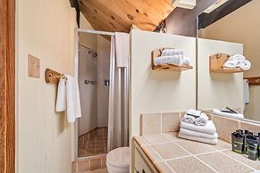 Awesome House Above The Lake/pets Welcome 2 Bedroom Home by Bear Valle