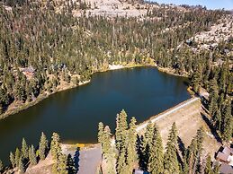 Awesome House Above The Lake/pets Welcome 2 Bedroom Home by Bear Valle