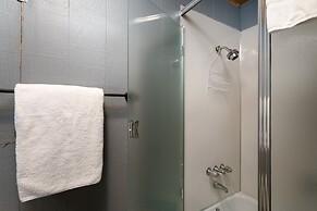 Awesome House Above The Lake/pets Welcome 2 Bedroom Home by Bear Valle