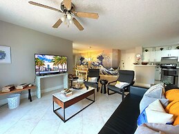 Lux Condo at Yacht Club 10min from Beach