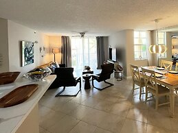 Lux Condo at Yacht Club 10min from Beach