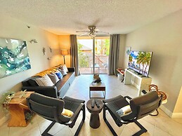 Lux Condo at Yacht Club 10min from Beach