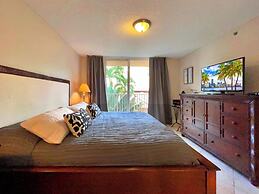 Lux Condo at Yacht Club 10min from Beach