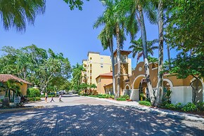 Lux Condo at Yacht Club 10min from Beach