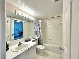 Lux Condo at Yacht Club 10min from Beach