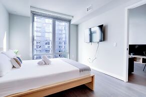 Bright Apartment with Great Amenities