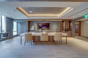 Bright Apartment with Great Amenities