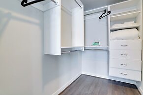 Bright Apartment with Great Amenities