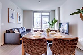 Bright Apartment with Great Amenities