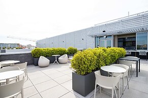 Bright Apartment with Great Amenities