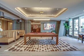 Bright Apartment with Great Amenities