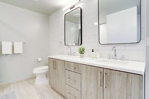 Bright Apartment with Great Amenities