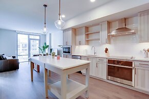 Bright Apartment with Great Amenities