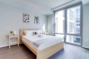 Bright Apartment with Great Amenities