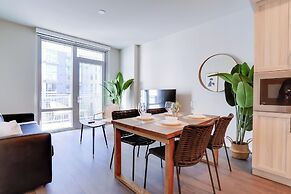 Bright Apartment with Great Amenities