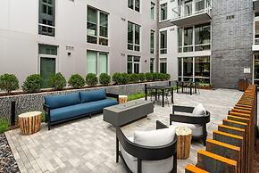 Bright Apartment with Great Amenities