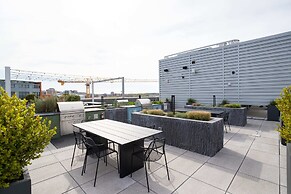 Bright Apartment with Great Amenities