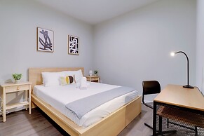 Bright Apartment with Great Amenities