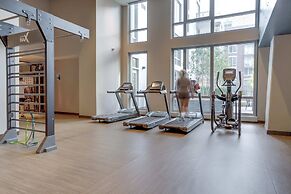 Bright Apartment with Great Amenities