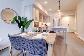 Bright Apartment with Great Amenities