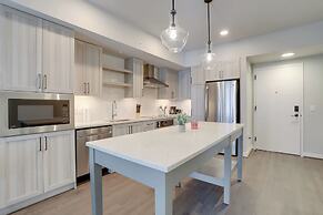 Bright Apartment with Great Amenities