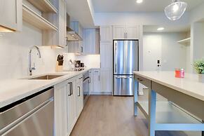 Bright Apartment with Great Amenities