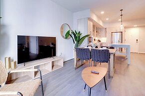 Bright Apartment with Great Amenities