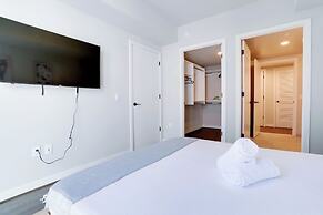 Bright Apartment with Great Amenities