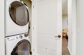 Bright Apartment with Great Amenities