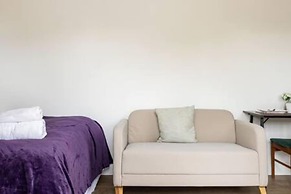 Kingston & Richmond Lux Brand new Studio