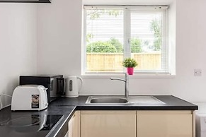 Kingston & Richmond Lux Brand new Studio