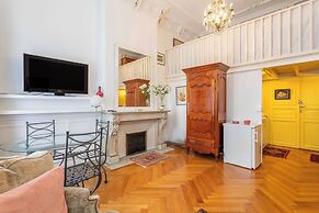 Charming Duplex With 1 Bedroom