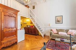Charming Duplex With 1 Bedroom