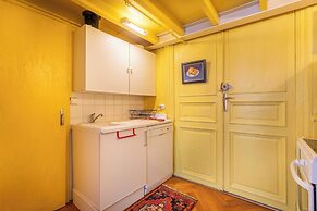 Charming Duplex With 1 Bedroom