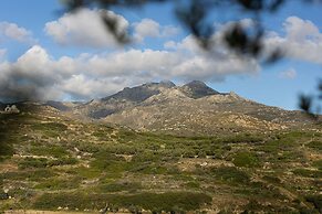 Akrotiri Estate Naxos - Private Hillside Estate
