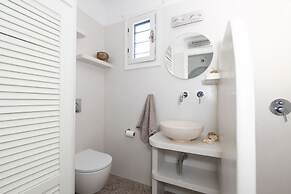 Angali HM Quiet 3 Bdrm Home on the Beach