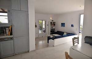 Angali HM Quiet 3 Bdrm Home on the Beach