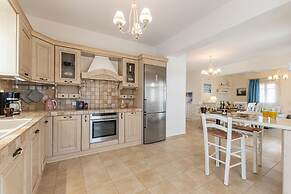 Villa Alba Spacious Home by the sea