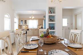 Villa Alba Spacious Home by the sea